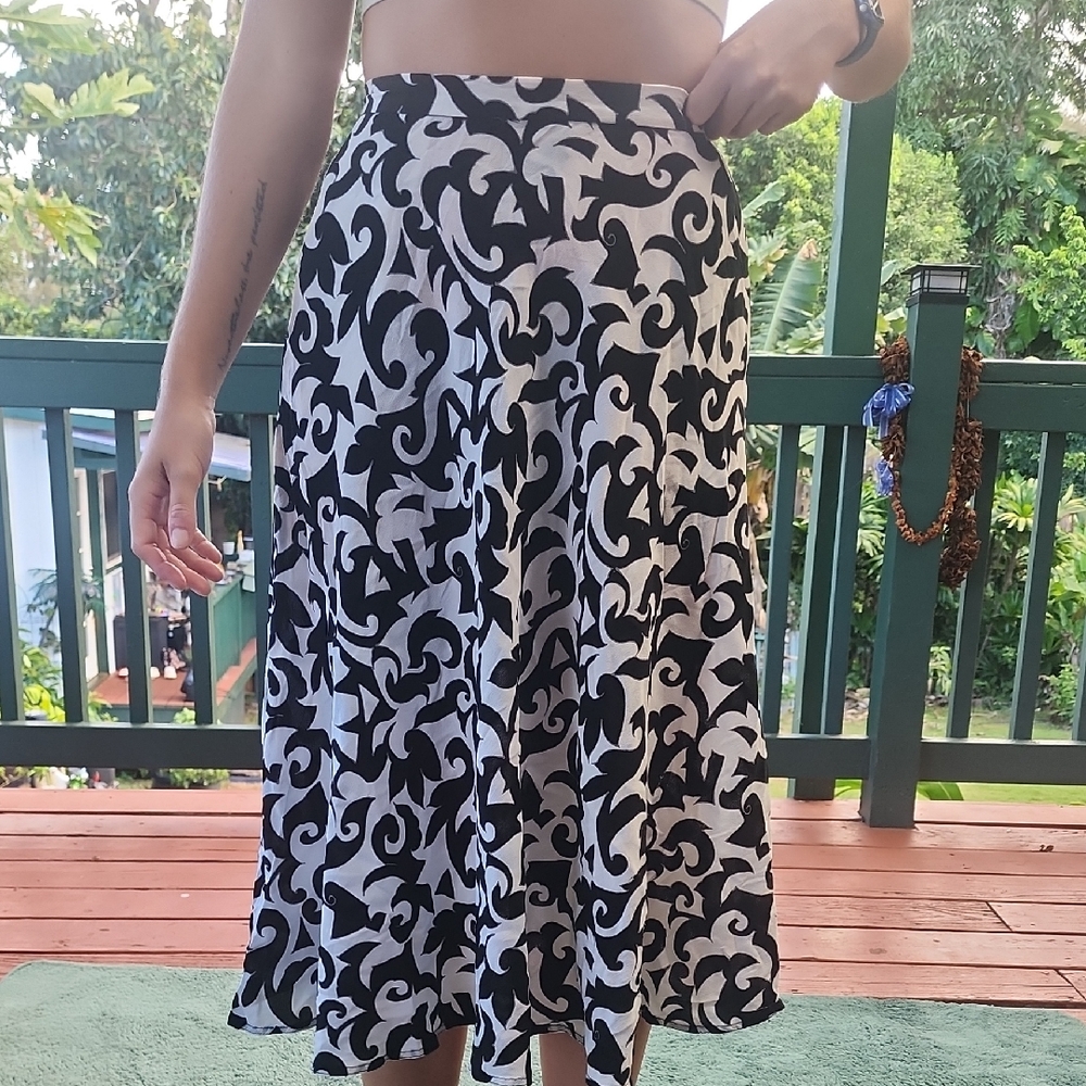 Jones New York Black and White Asymmetrical Skirt